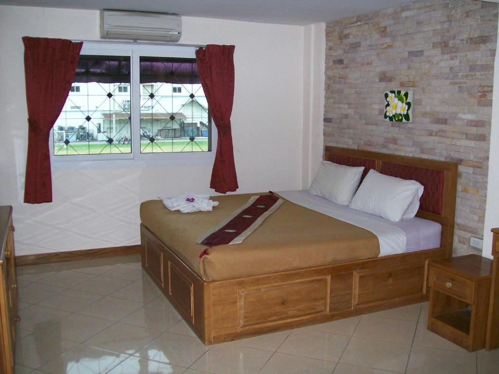 Chaiyapoon Inn Pattaya Exterior photo
