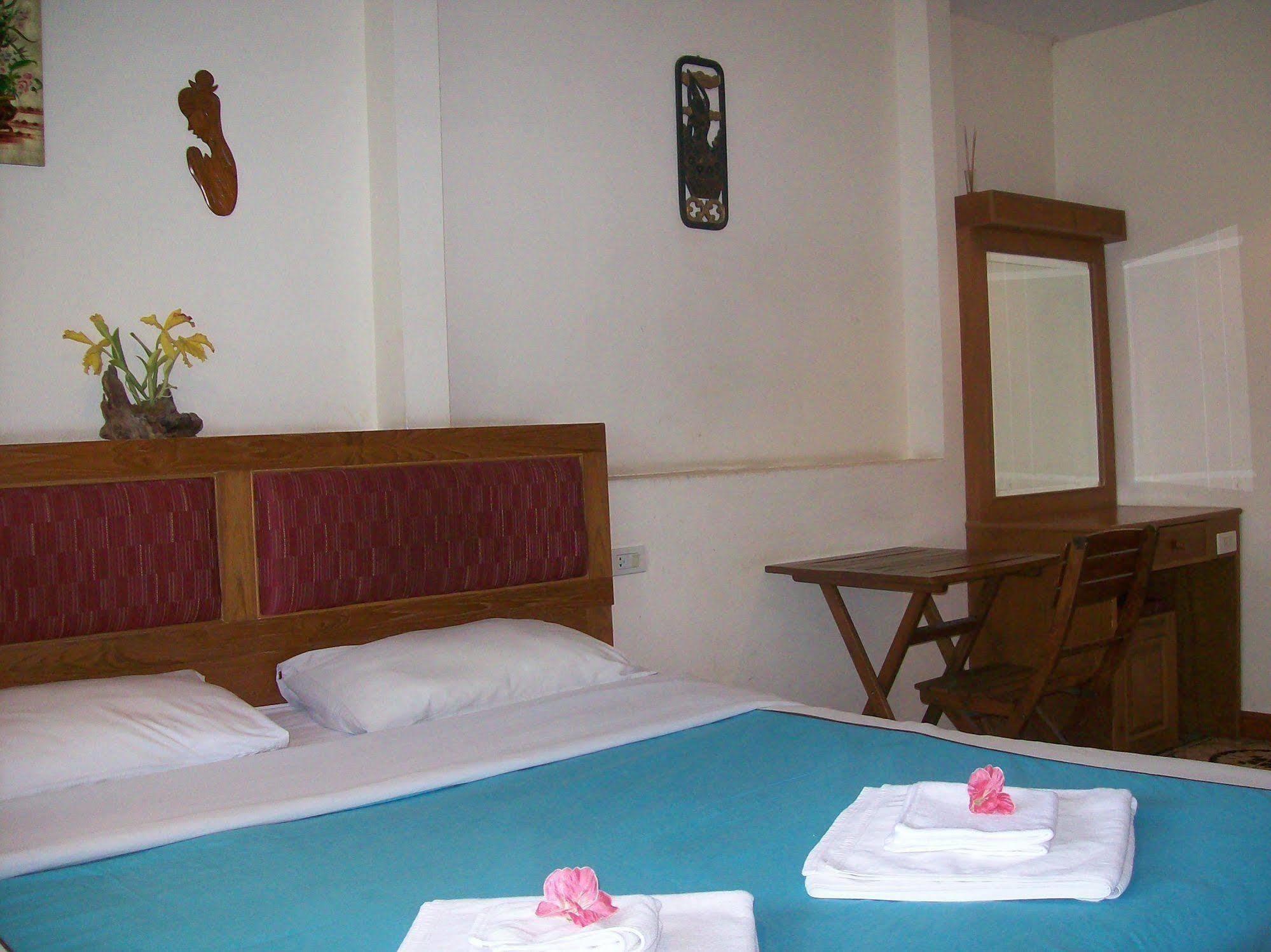 Chaiyapoon Inn Pattaya Exterior photo